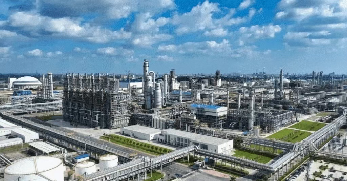广西石化项目投料开车成功 万向娱乐十一台设备覆盖生产全流程